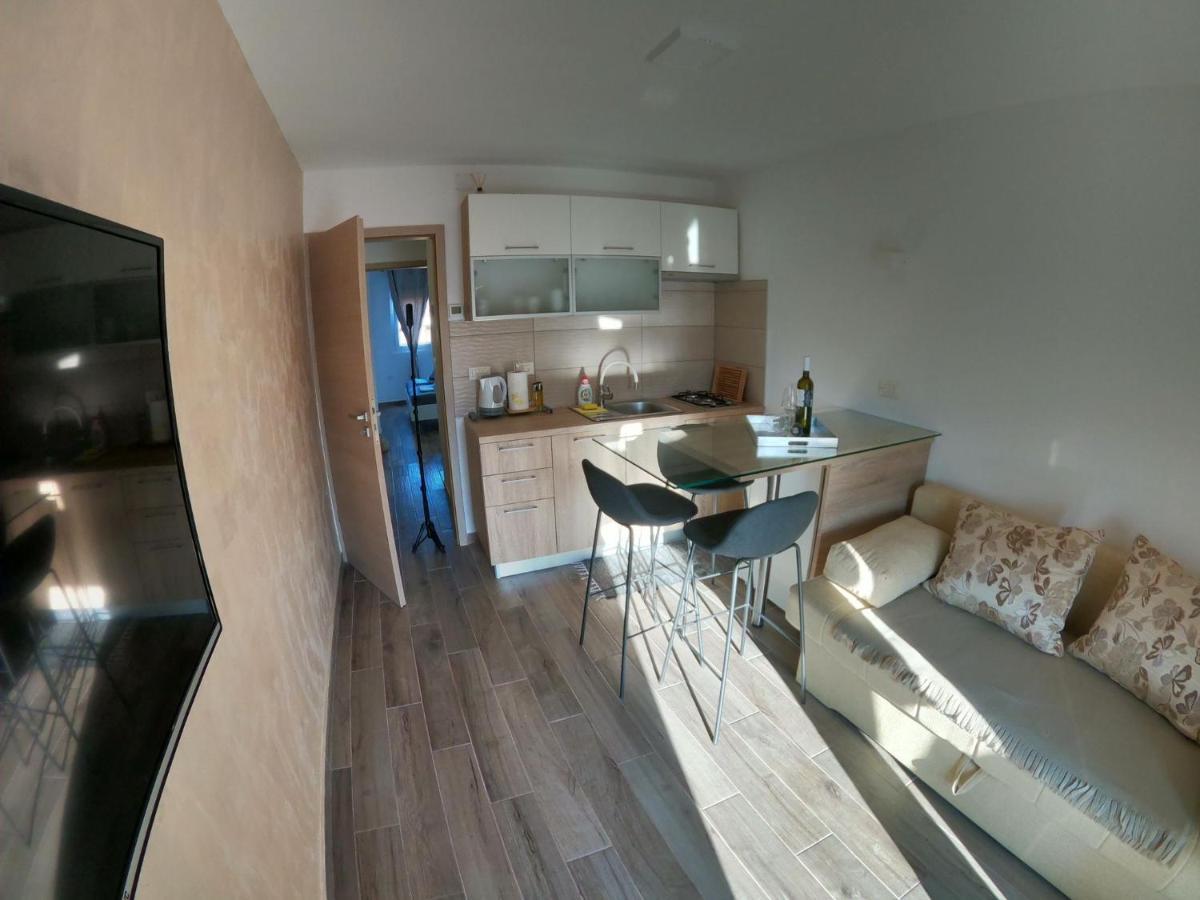 Apartment Natalia Valbandon Esterno foto