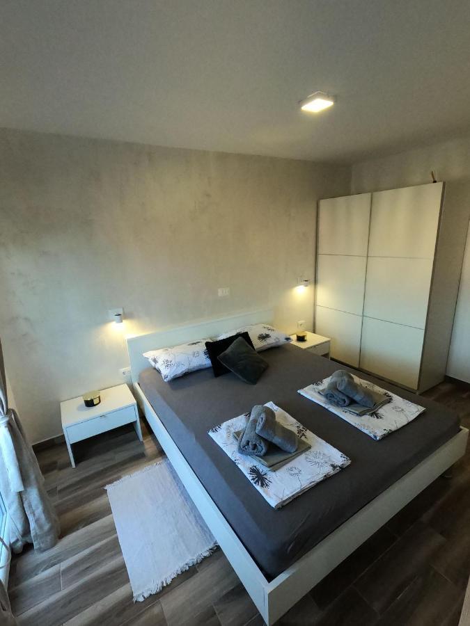Apartment Natalia Valbandon Esterno foto