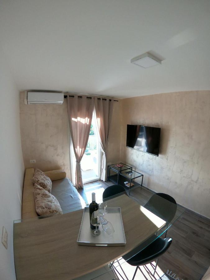 Apartment Natalia Valbandon Esterno foto